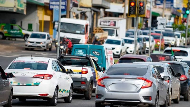 Detran-GO alerta motoristas com placas finais 3 a 0 sobre prazo para licenciamento anual