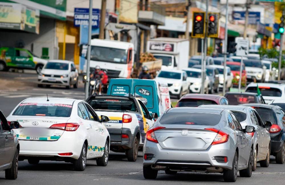 Detran-GO alerta motoristas com placas finais 3 a 0 sobre prazo para licenciamento anual