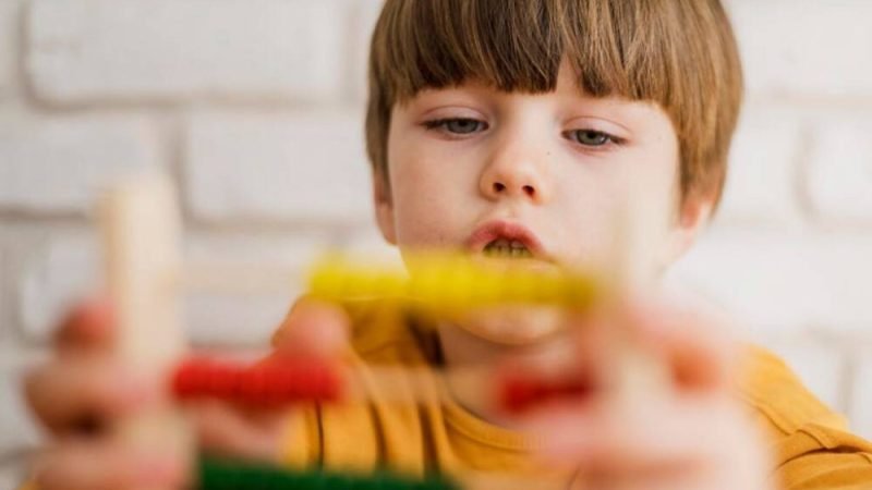 Donas de clínica em Goiânia são indiciadas por fraudes em atendimentos a crianças com autismo