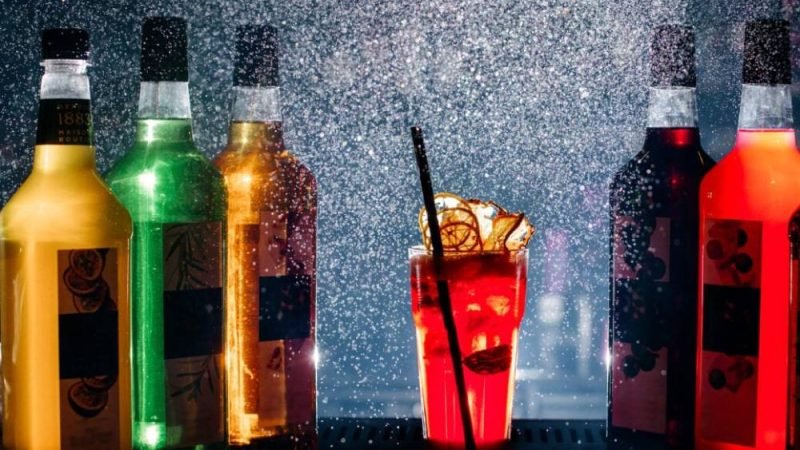 Goianos dividem opiniões sobre consumo de álcool após casos suspeitos de metanol