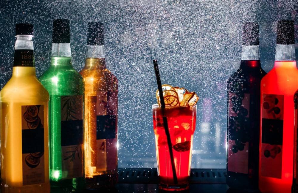 Goianos dividem opiniões sobre consumo de álcool após casos suspeitos de metanol