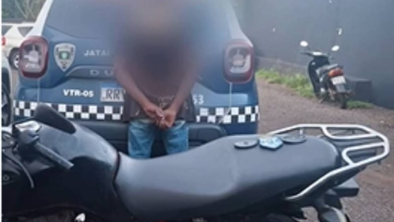 Homem é preso em Jataí após tentar fugir com motocicleta furtada e admitir crime à GCMJ