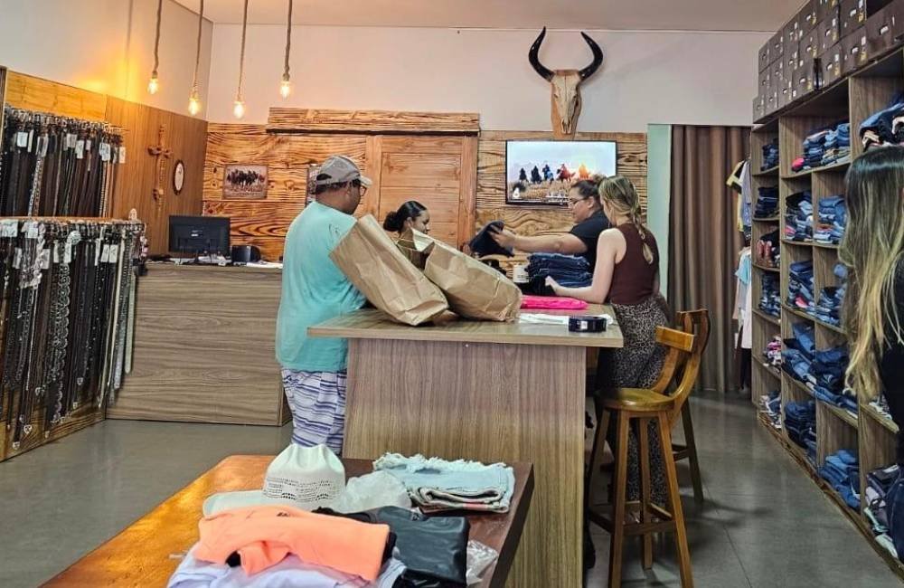 Menina de 11 anos resgatada pelo GIH em Jataí ganha Dia de Princesa com apoio de empresas locais