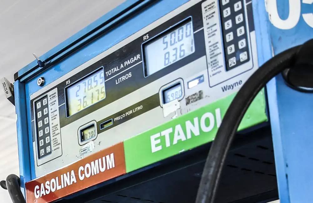 Petrobras anuncia redução de 4,9% no preço da gasolina a partir desta terça-feira