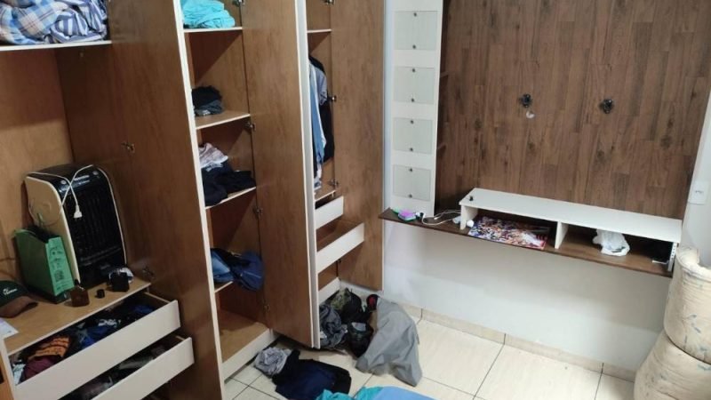 Quitinete em Jataí é alvo de furto: ladrões levam TV, notebook e violão sem deixar sinais de arrombamento
