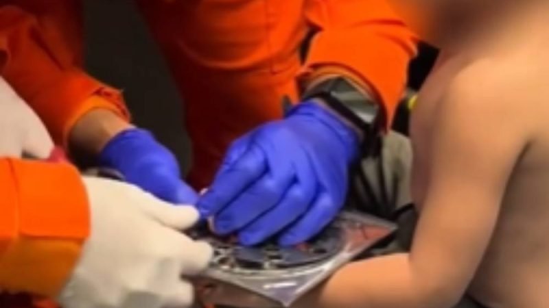 VÍDEO| Criança prende dedo em ralo de banheiro e é socorrida em Jataí