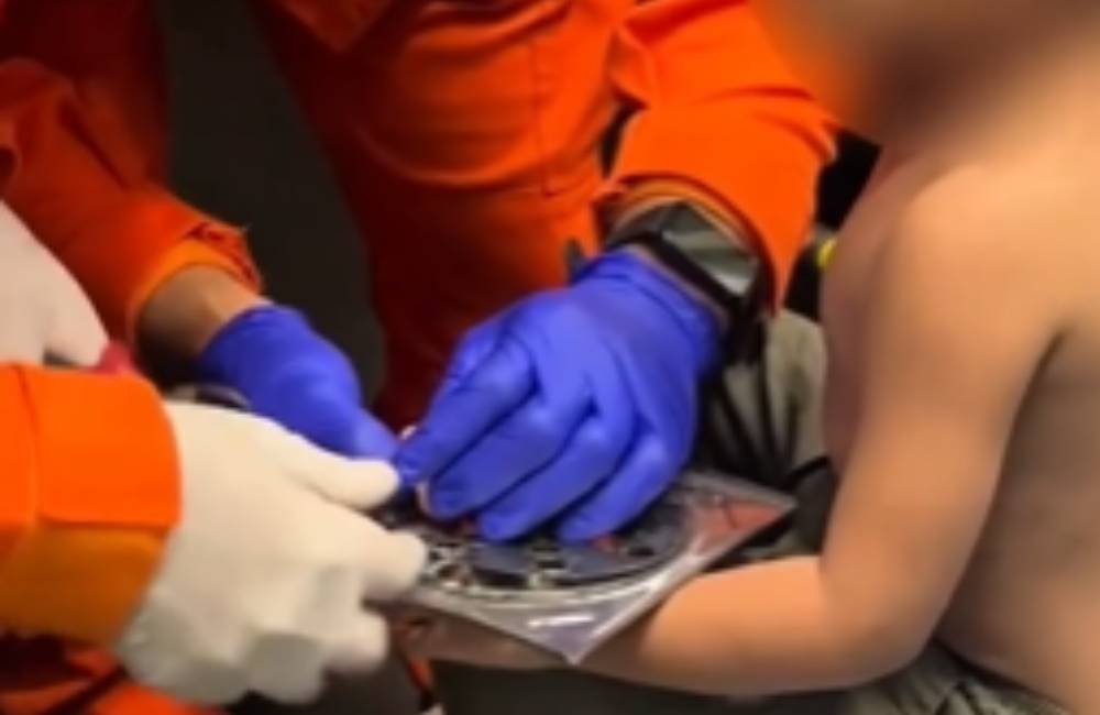 VÍDEO| Criança prende dedo em ralo de banheiro e é socorrida em Jataí