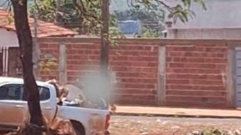 VÍDEO: Moradores denunciam descarte irregular de lixo em frente a residências e terrenos baldios