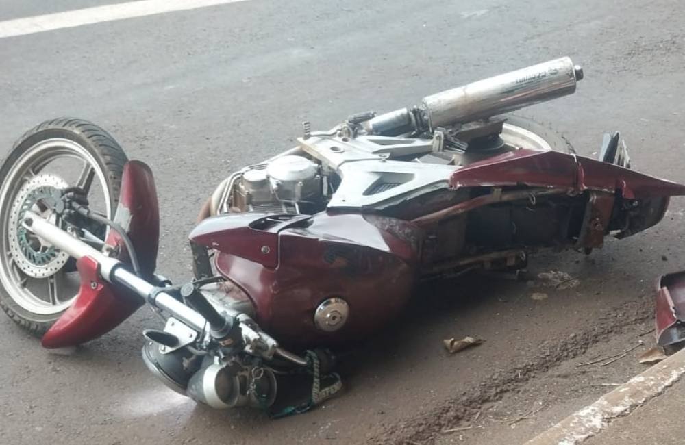 VÍDEO| Motociclista fica ferido em colisão entre carro e moto em Jataí