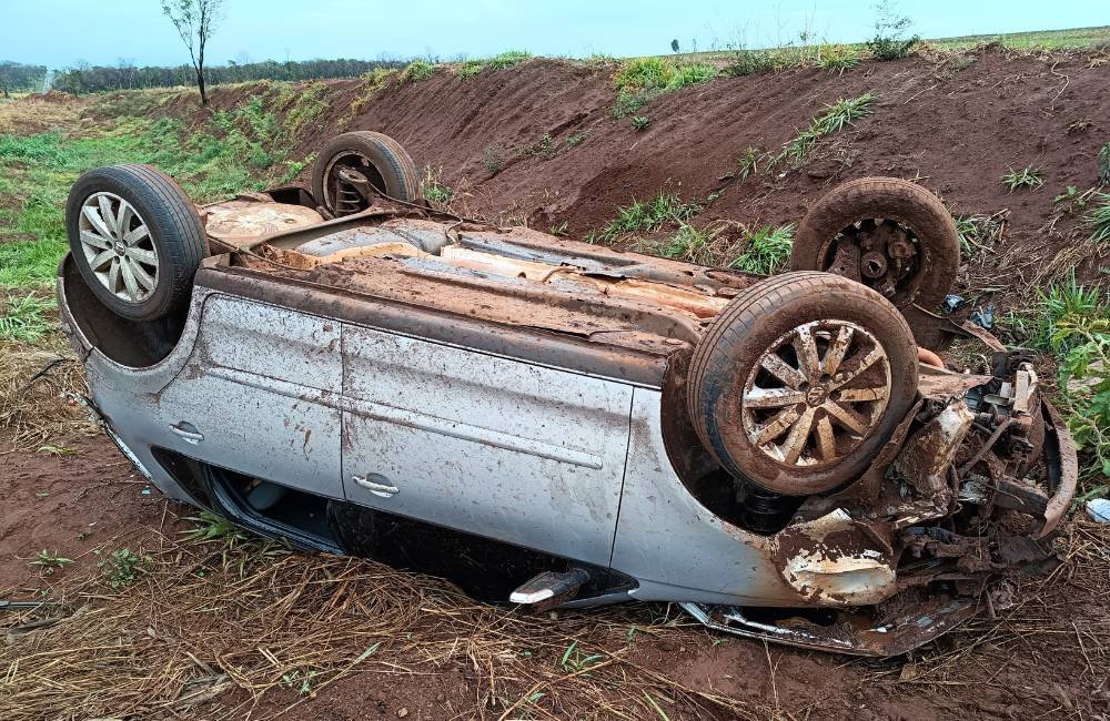 Acidente perto da Estância deixa duas pessoas feridas na manhã desta segunda-feira