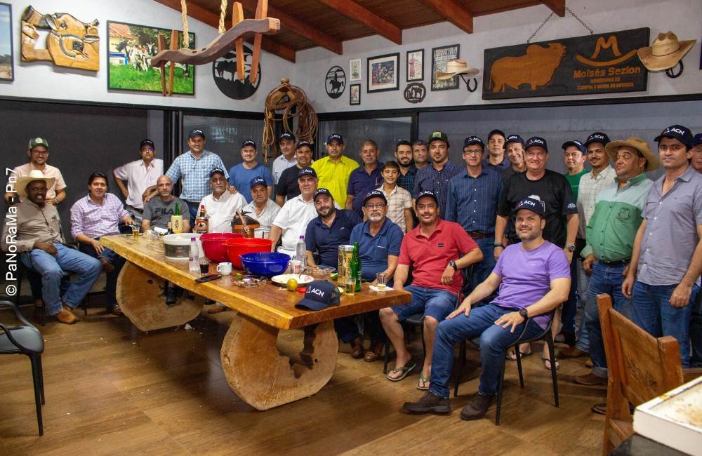 Criadores se reúnem no escritório Moisés Sezion para acompanhar o Leilão Virtual ACN