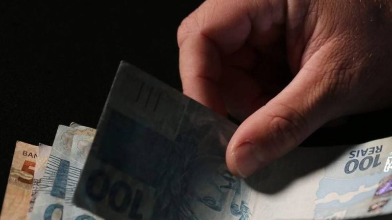 Décimo terceiro salário: veja regras, prazos e como funciona o pagamento