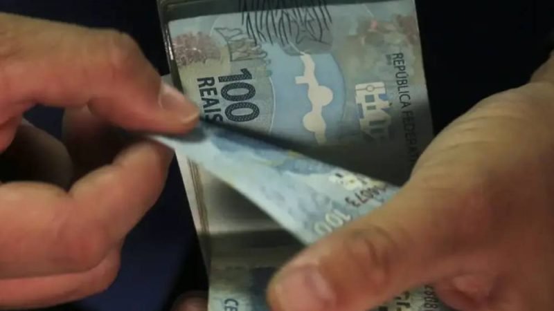 Dinheiro no bolso e promoções: 13º salário será liberado exatamente na Black Friday