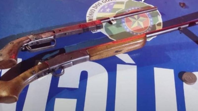 Dupla é presa com armas ilegais durante patrulhamento em estrada rural