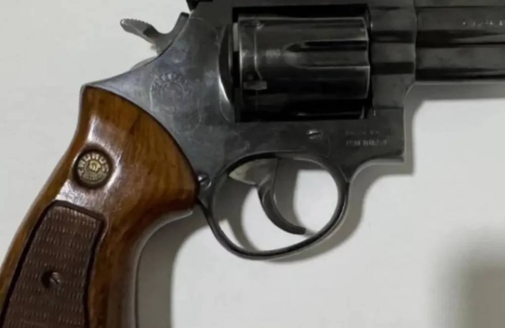 Homem “perde a cabeça”, invade casa da ex e atira no atual em Jataí