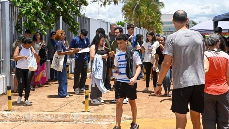 Mais de 3 mil candidatos são eliminados no primeiro dia do Enem