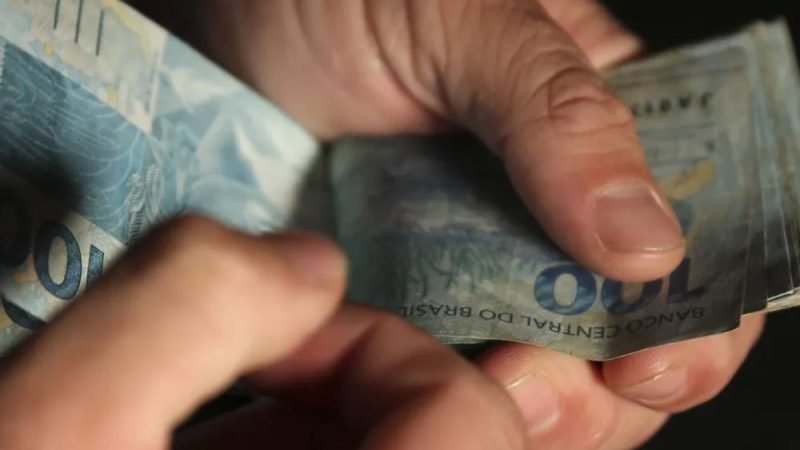 Pesquisa aponta que 43% dos brasileiros não têm dinheiro guardado para imprevistos