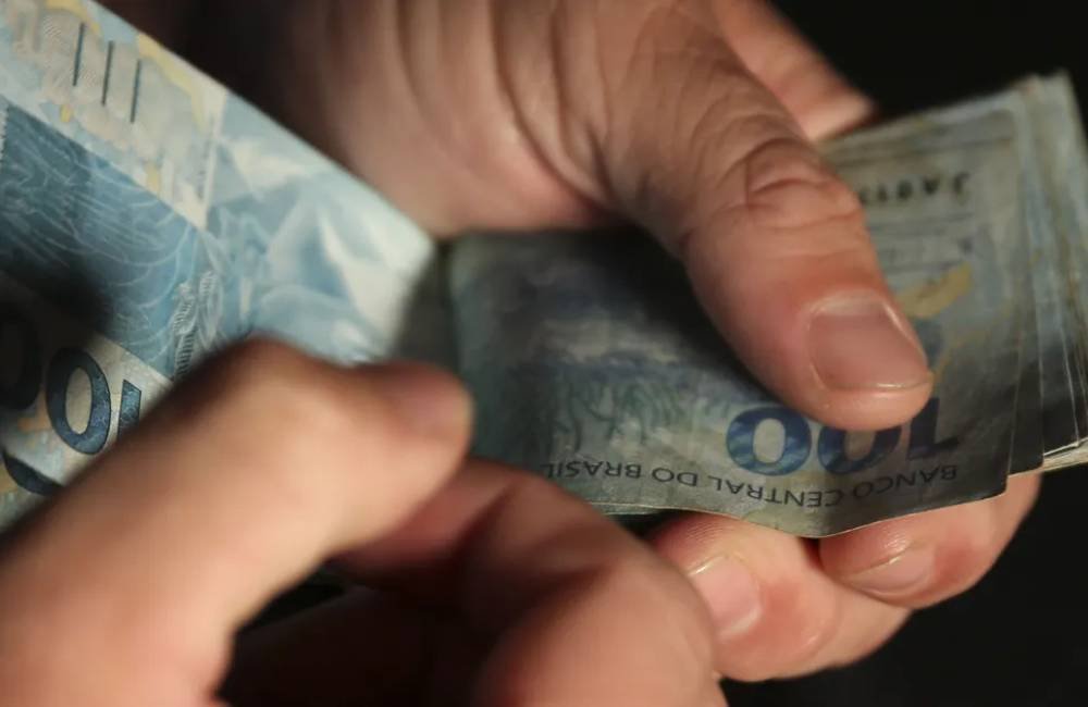 Pesquisa aponta que 43% dos brasileiros não têm dinheiro guardado para imprevistos