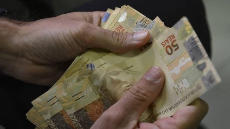 Primeira parcela do 13º cai até 28 de novembro: veja quem recebe, quanto e como calcular o valor