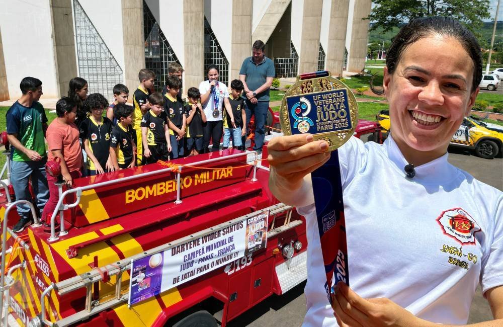 VÍDEO | Jataí celebra a campeã mundial Daryene dos Santos com carreata e homenagem na Catedral