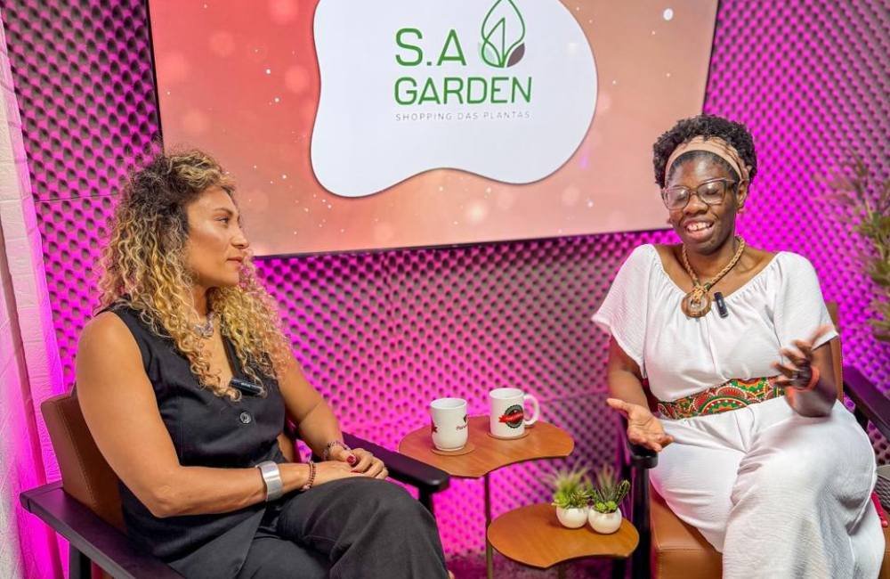 ASSISTA AGORA: estreia da 10ª temporada do Café Com Ela com novo cenário e convidada especial