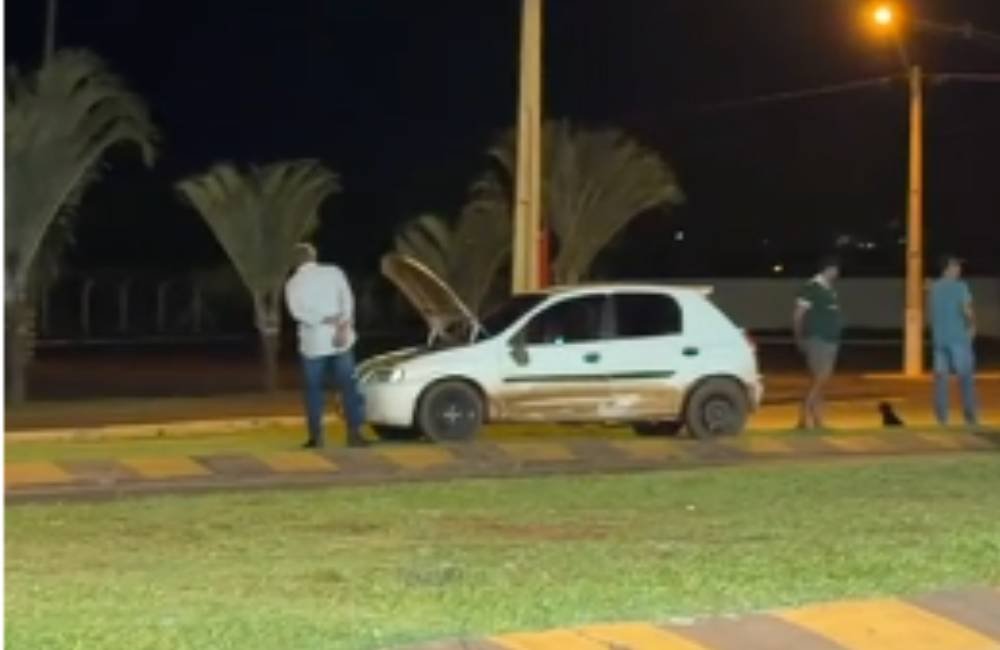 Acidente entre carro e moto deixa jovem ferida na Avenida 31 de Maio, em Jataí