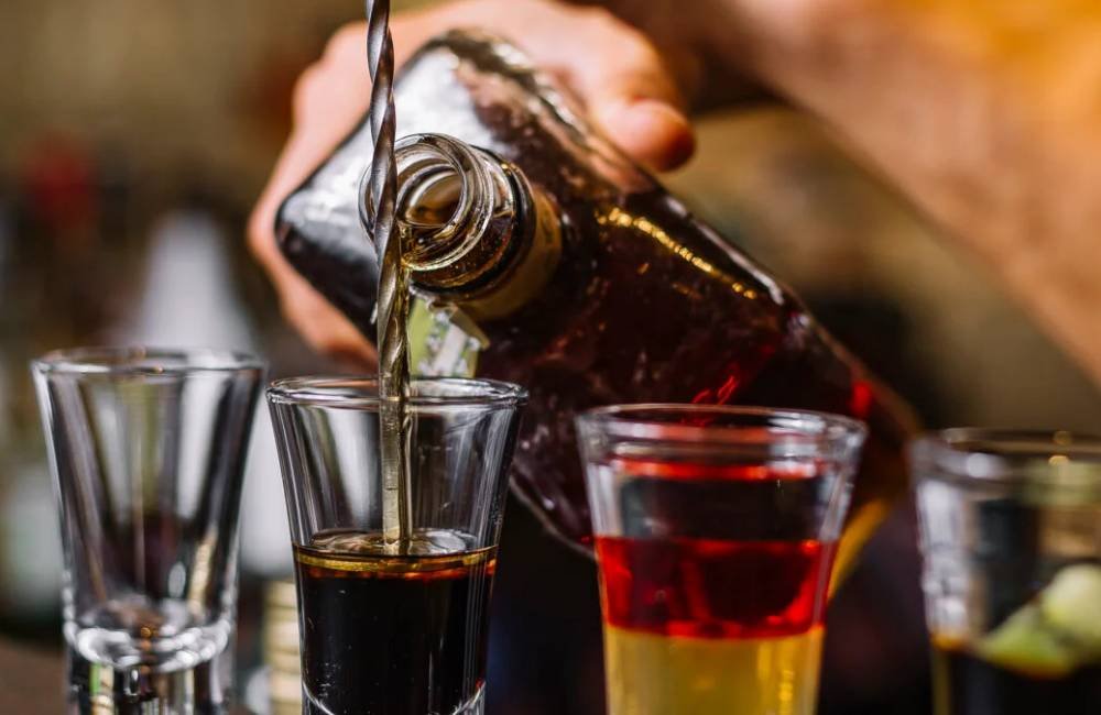 Beber só no fim de semana também faz mal