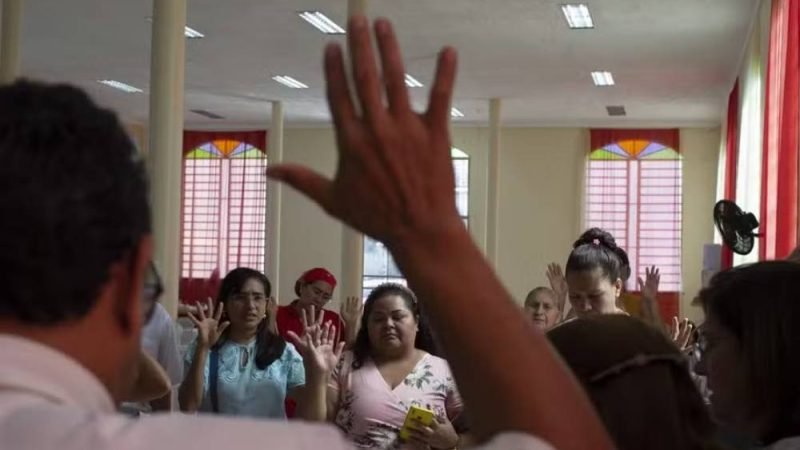 Câmara avança em proposta que pode blindar líderes religiosos por falas discriminatórias
