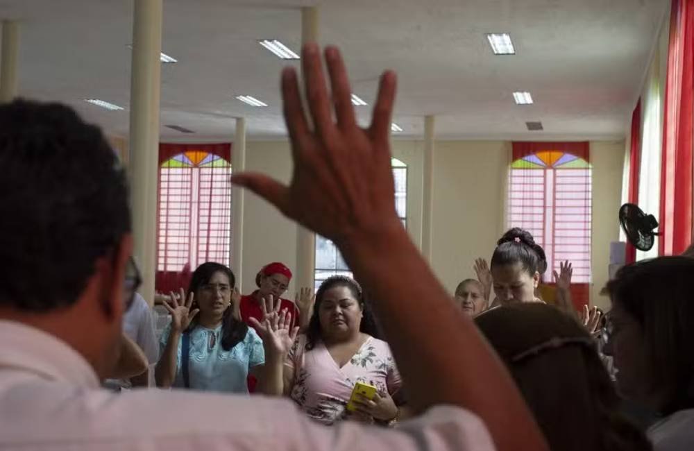 Câmara avança em proposta que pode blindar líderes religiosos por falas discriminatórias