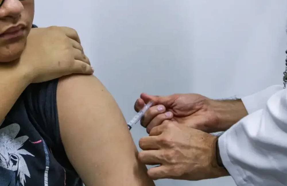 Jovens de 15 a 19 anos ganham mais seis meses para se vacinar contra o HPV