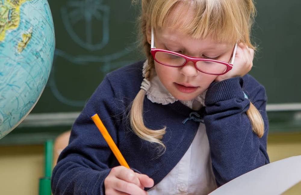 Mês de nascimento influencia a inteligência? O que a ciência revela sobre desempenho escolar