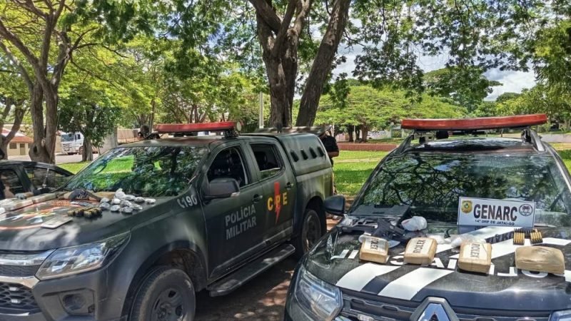Monitoramento policial desmantela transporte de drogas e armas em dois veículos