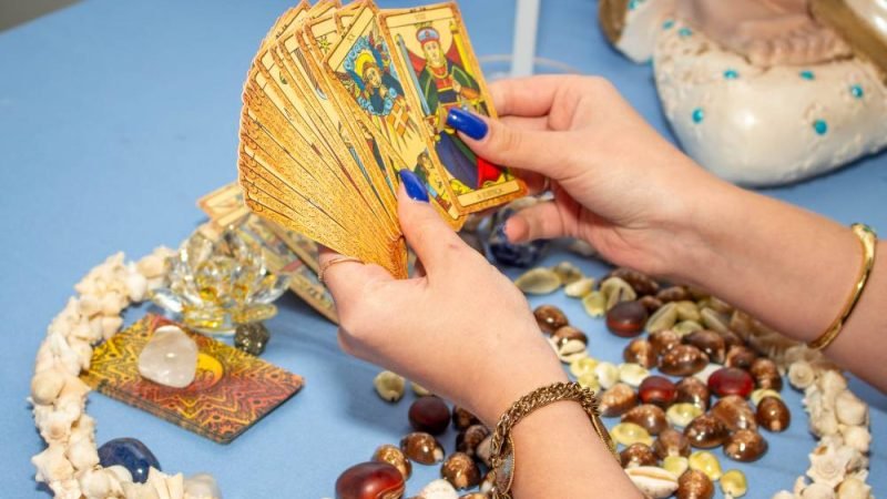 Taróloga Dany auxilia empresários e produtores a destravar caminhos e fortalecer a prosperidade