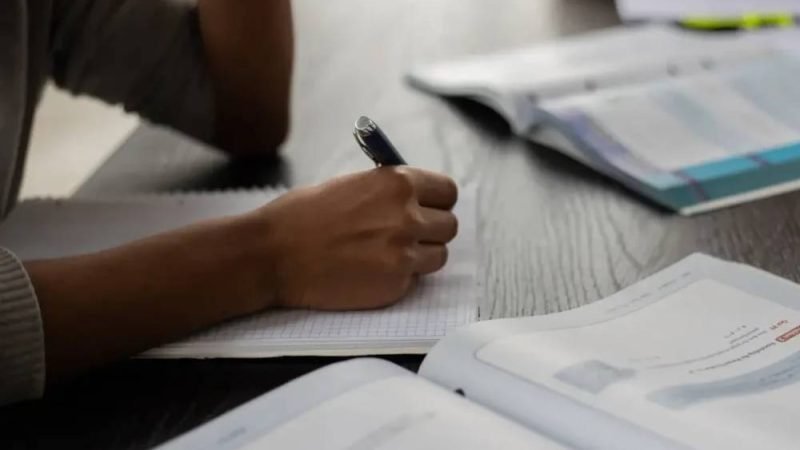 Últimos dias: concurso da Caixa oferece salários de até R$ 16 mil e quase 740 oportunidades