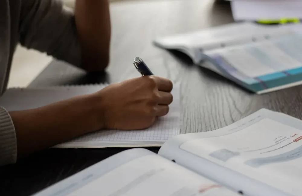 Últimos dias: concurso da Caixa oferece salários de até R$ 16 mil e quase 740 oportunidades