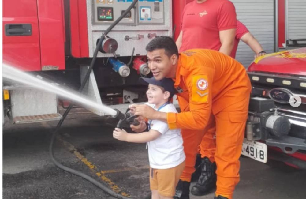 Visita especial ao Corpo de Bombeiros de Jataí transforma sonho de criança autista em exemplo de inclusão