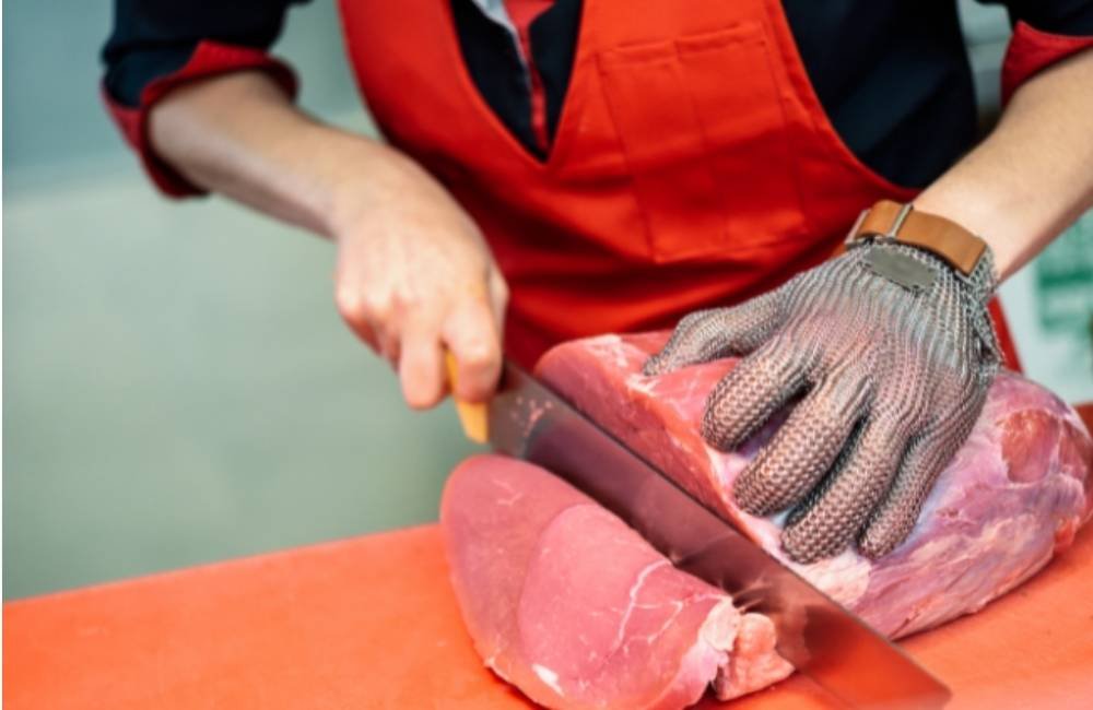 Curso gratuito qualifica moradores de Rio Verde em cortes e manipulação de carnes