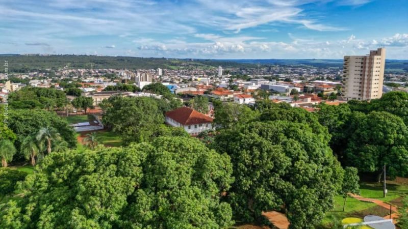 Instabilidade no tempo muda a rotina da região e exige atenção nesta segunda-feira