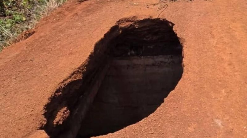 Ponte sobre o Córrego Cachoeirinha é totalmente interditada na JTI 202, em Jataí