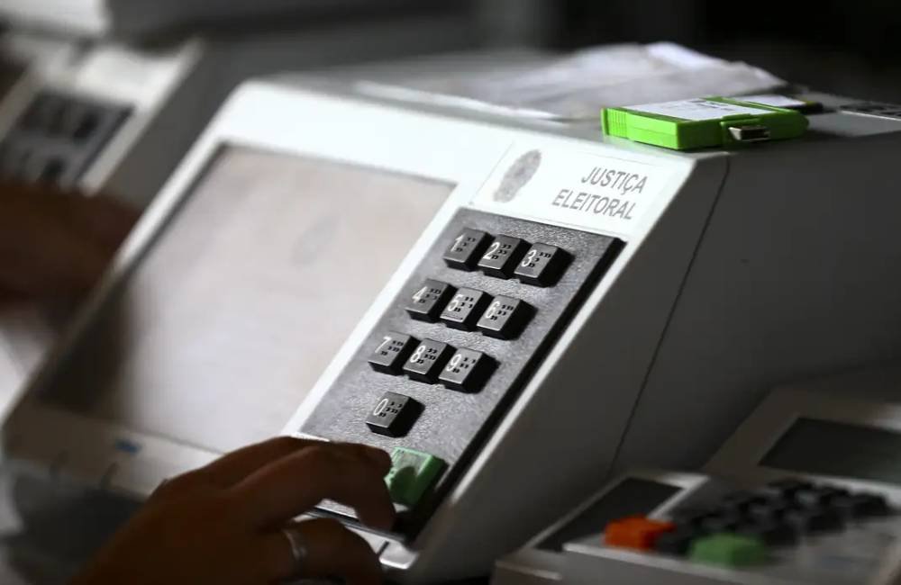 Regularizar situação eleitoral é essencial para votar em 2026