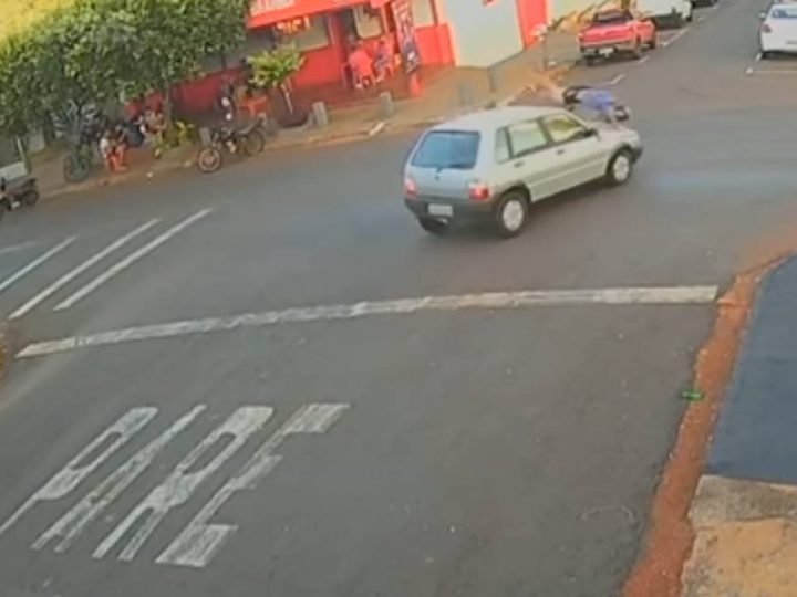 VÍDEO| Motociclista é arremessado em colisão com carro em Jataí