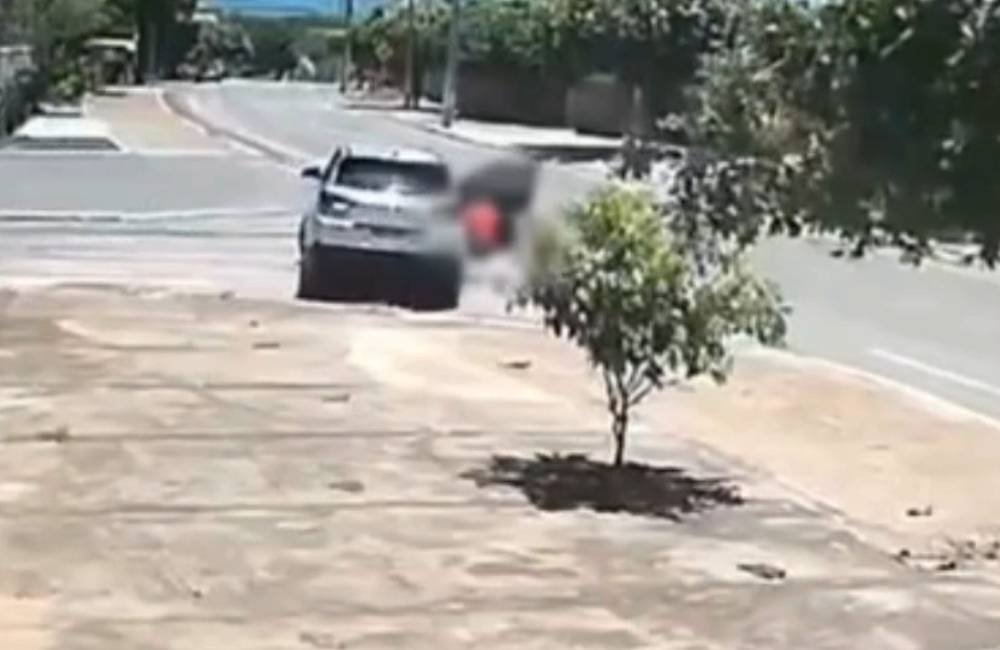 VÍDEO| Mulher morre após ser arremessada e atropelada por amiga em Goiás