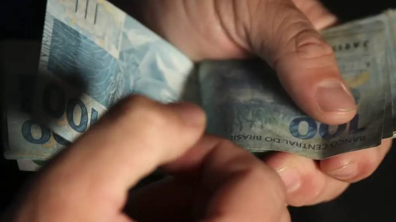 Brasileiros sacam R$ 429 milhões esquecidos; R$ 10,27 bi ainda aguardam retirada