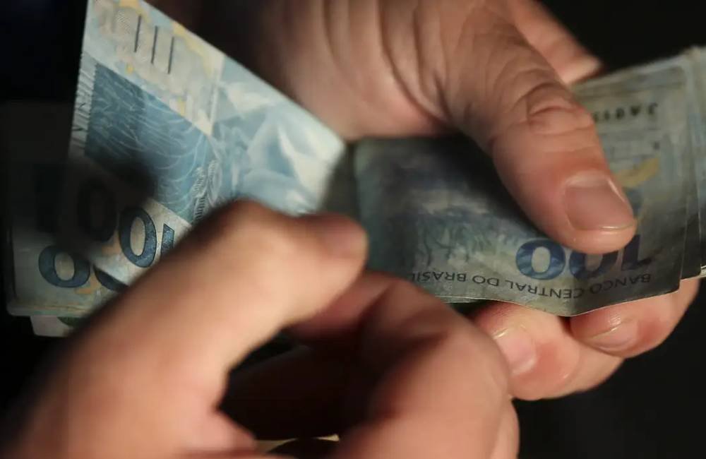 Brasileiros sacam R$ 429 milhões esquecidos; R$ 10,27 bi ainda aguardam retirada