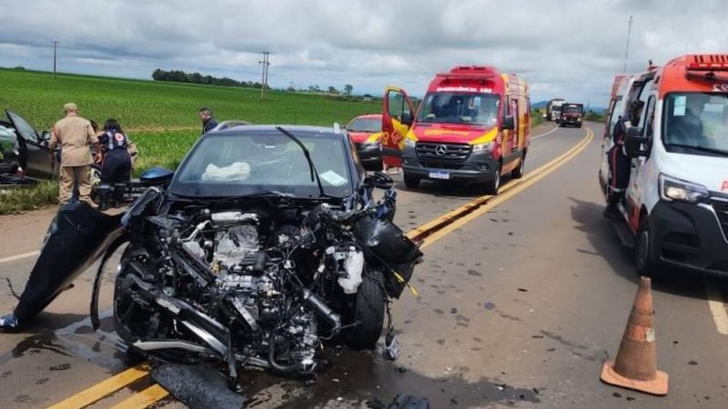 Colisão frontal na BR-364 deixa três feridos