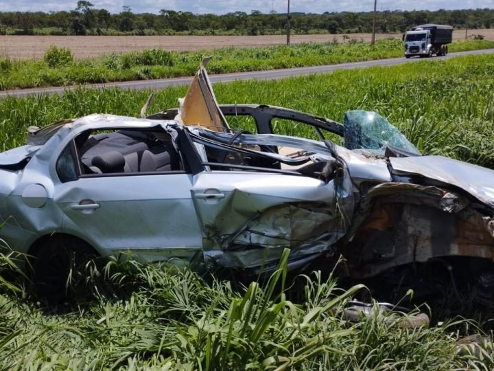 BR-060 | Colisão traseira seguida de capotamento deixa motorista ferido em Jataí