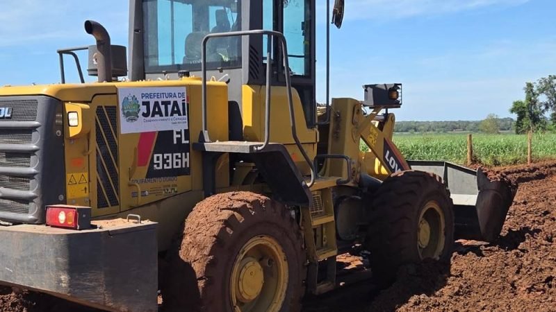 Prefeitura de Jataí reforça manutenção de estradas rurais em meio a período chuvoso e safra de soja