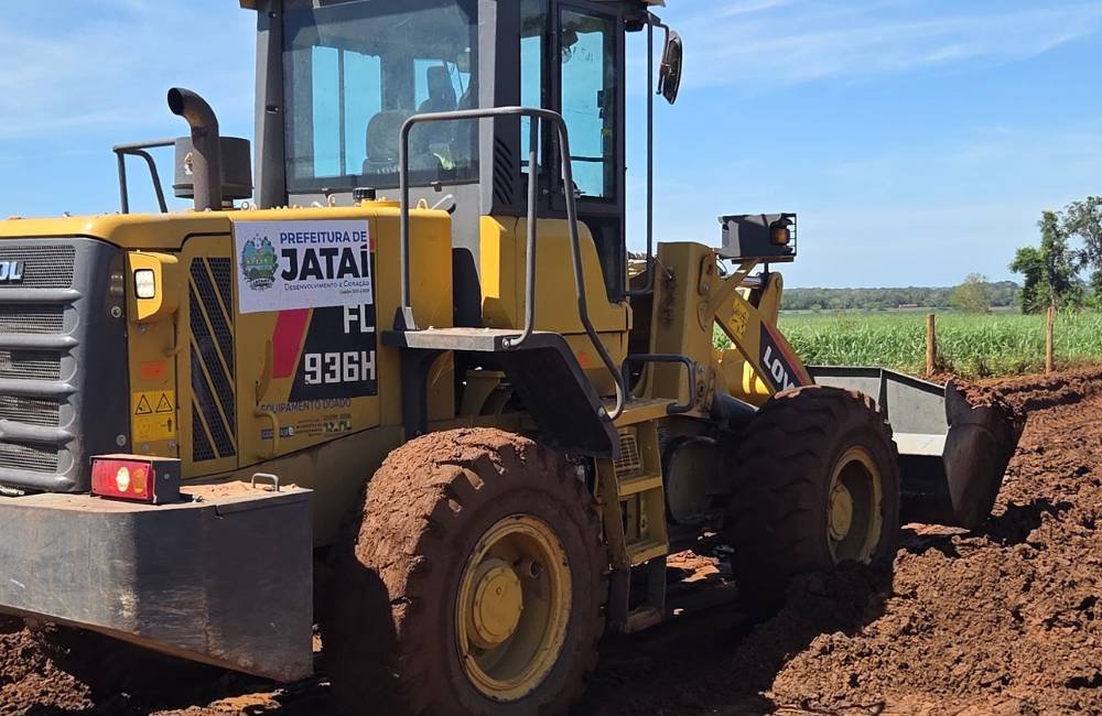 Prefeitura de Jataí reforça manutenção de estradas rurais em meio a período chuvoso e safra de soja