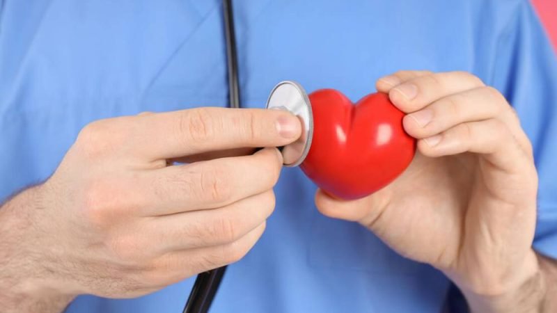 Síndrome do Coração Festeiro alerta jovens durante o Carnaval