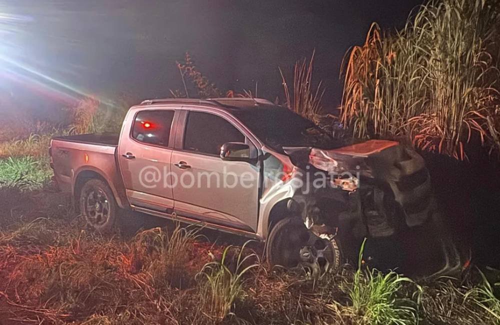 Acidente entre dois veículos deixa idoso ferido na GO-180, em Jataí